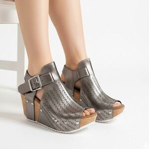 Womens Metallic Pewter Cutout Wedge Sandals Buckle Closure Peep Toe‎ Size 10 NEW
